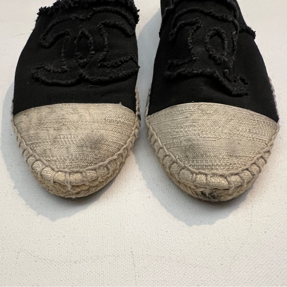 Classic CHANEL Black and Cream Canvas Espadrilles Shoes Sz 39 8 - Picture 3 of 14